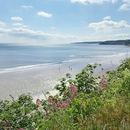 Edie's Hideaway * Scarborough